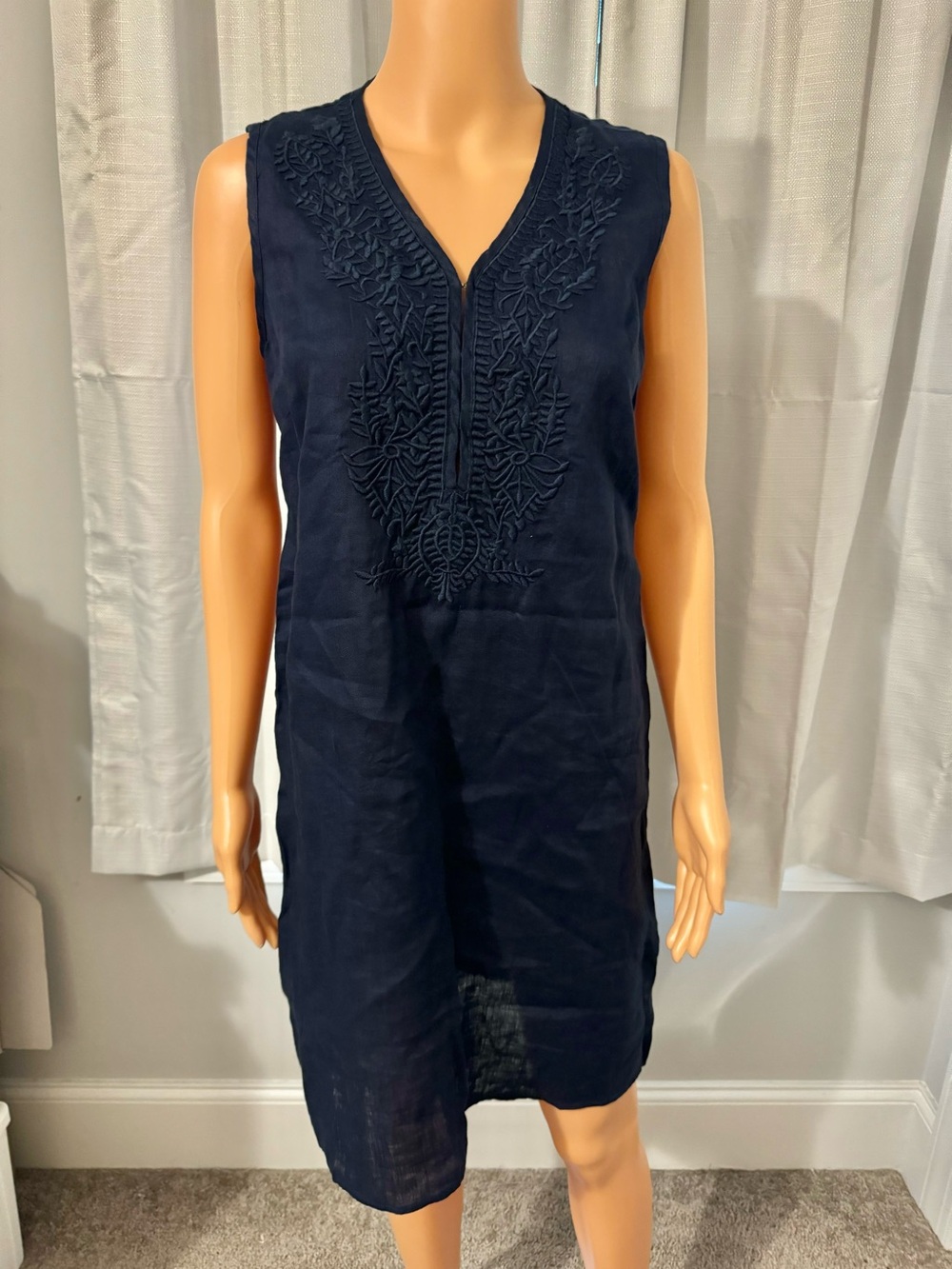 Pretty Chelsea & Theodore size XS Navy blue embroidered linen sleeveless dress